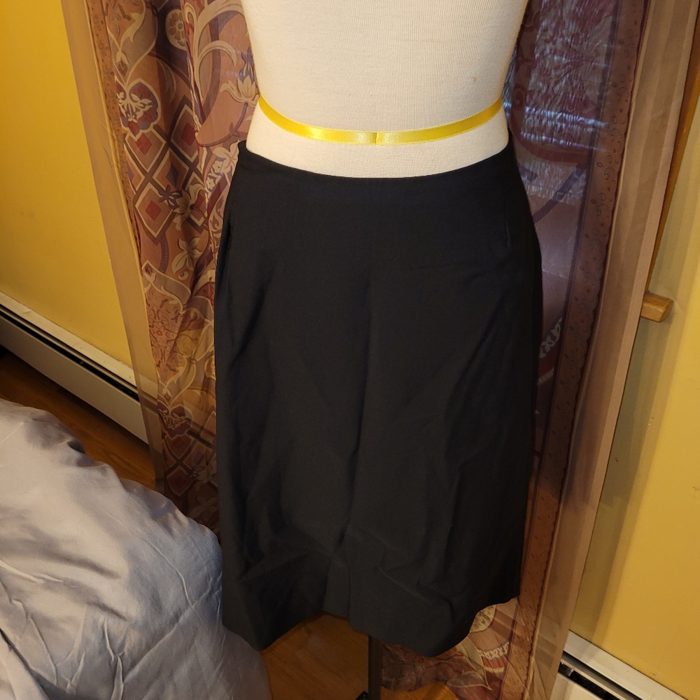 Exposed zipper skirt